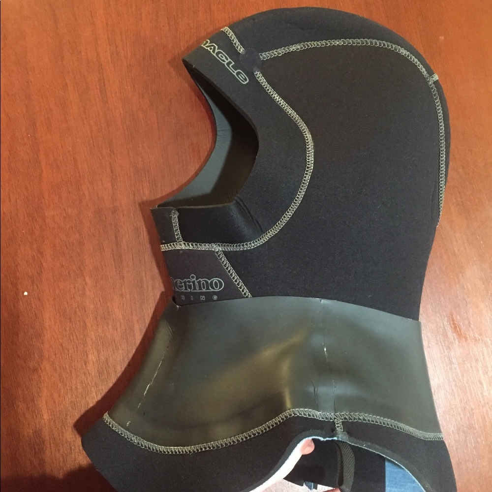 Men’s size large Pinnacle wetsuit hood